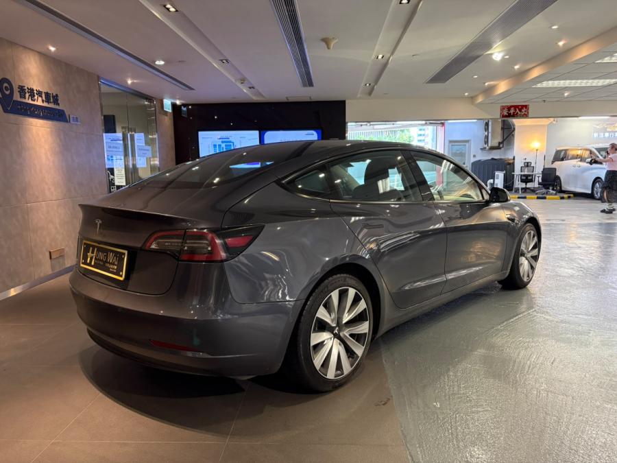 Model 3 Standard Range Plus - Image 2